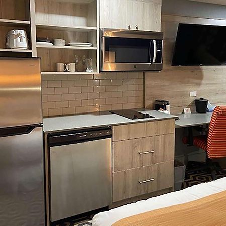 Ramada By Wyndham เมดิซีนแฮท ภายนอก รูปภาพ