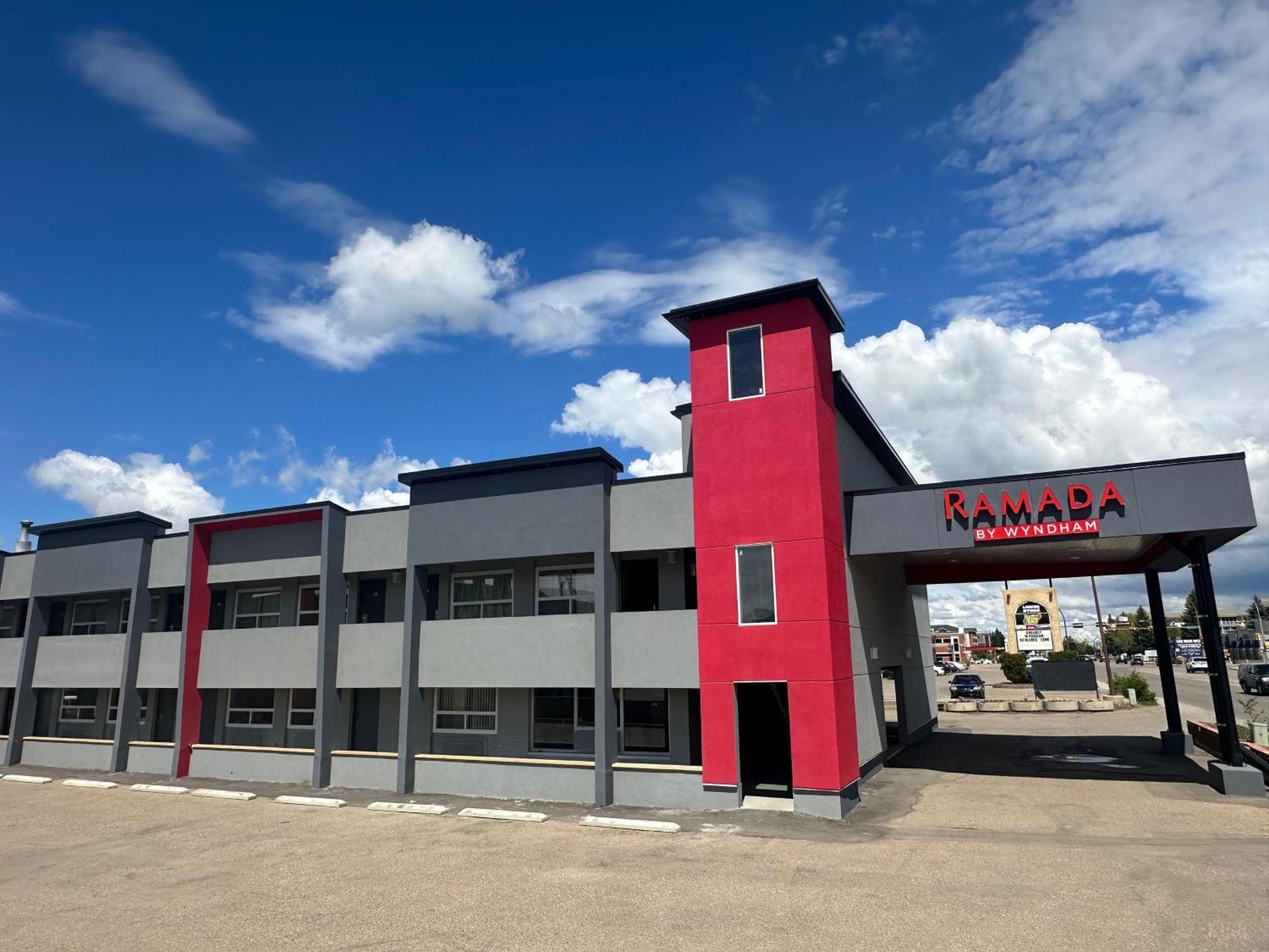 Ramada By Wyndham เมดิซีนแฮท ภายนอก รูปภาพ