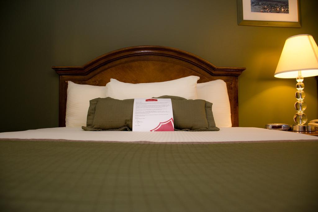 Ramada By Wyndham เมดิซีนแฮท ภายนอก รูปภาพ