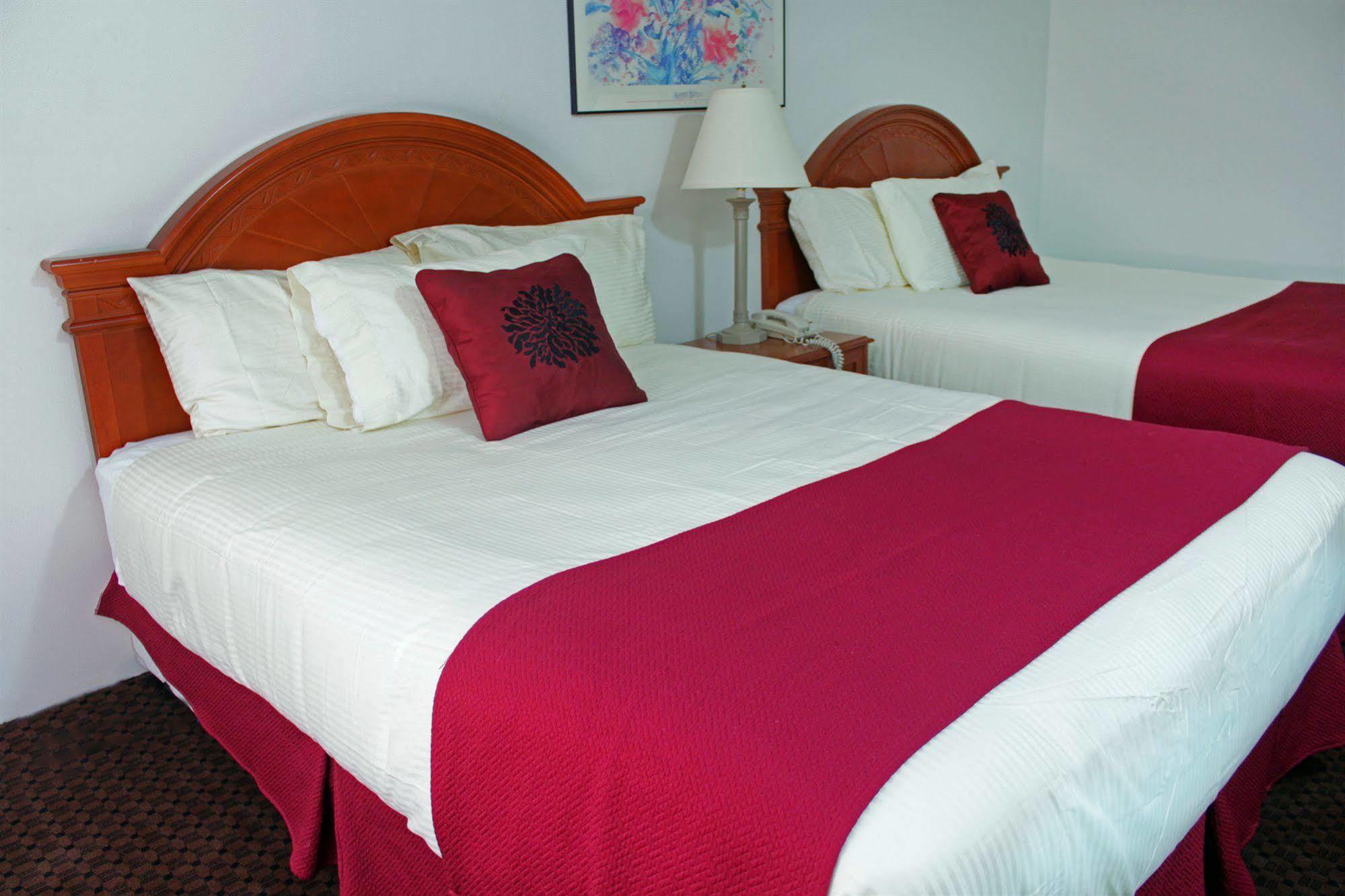 Ramada By Wyndham เมดิซีนแฮท ภายนอก รูปภาพ